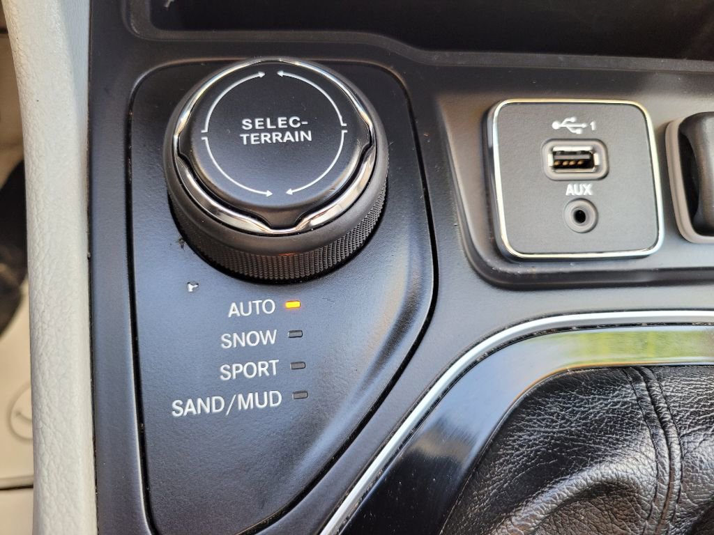 Used 2020 Jeep Cherokee Limited AWD/4WD image 37