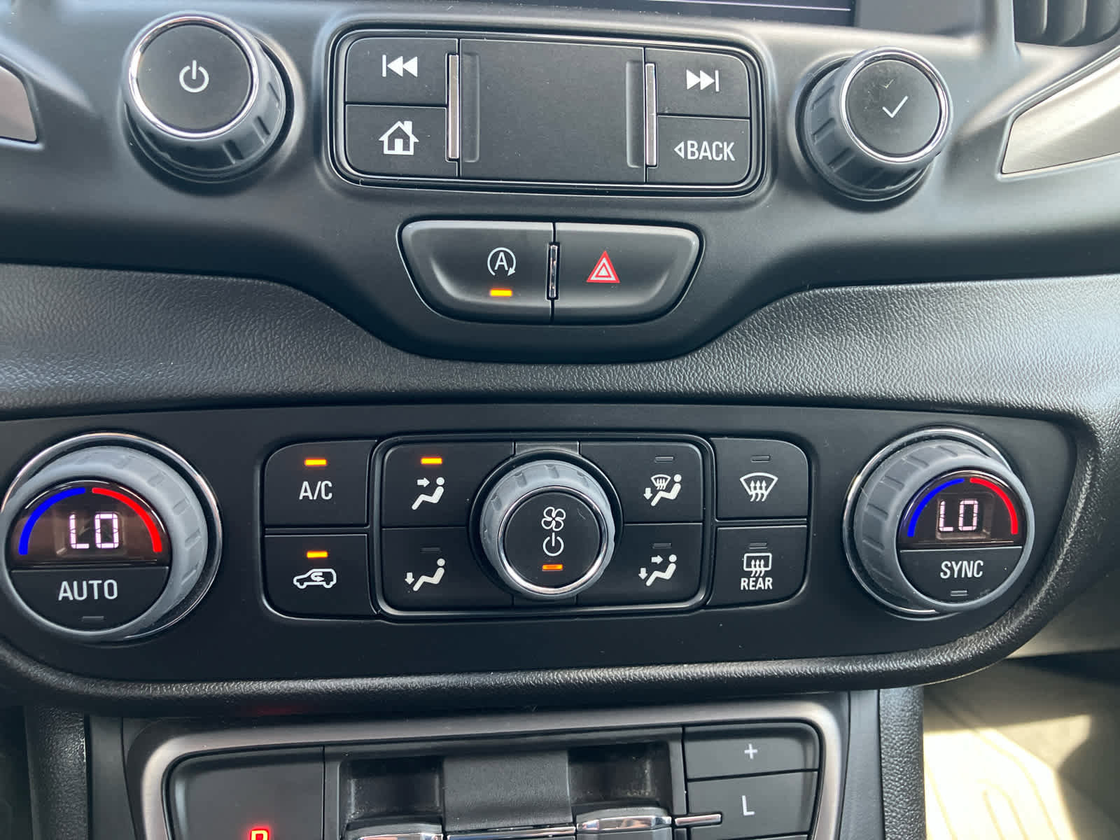 Used 2023 GMC Terrain AT4 w/ Infotainment Package II AWD/4WD image 28
