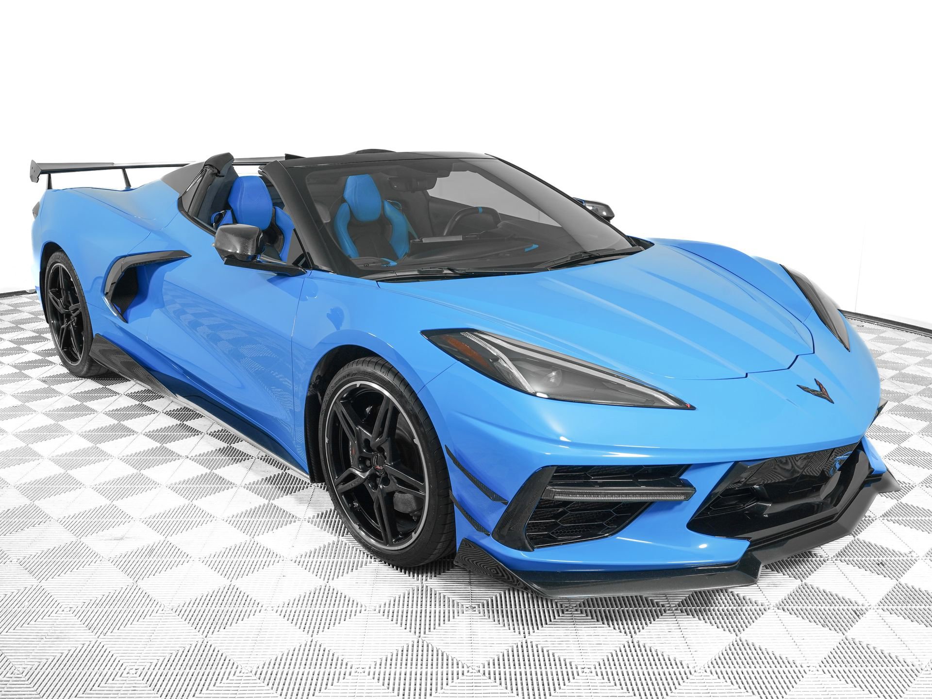 Used 2022 Chevrolet Corvette Stingray Premium Conv w/ Z51 Performance Package RWD image 2
