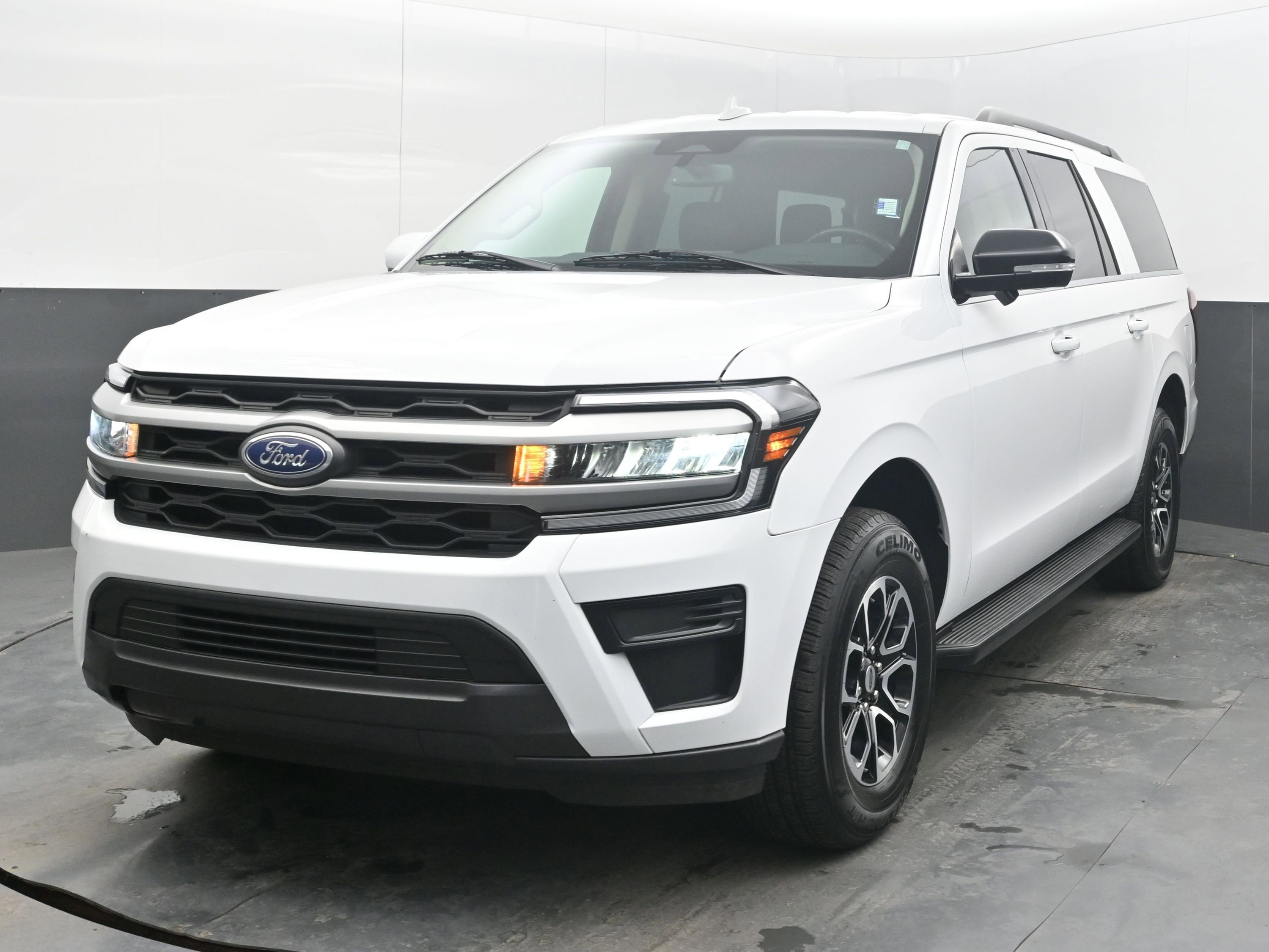 Used 2024 Ford Expedition Max XLT image 4