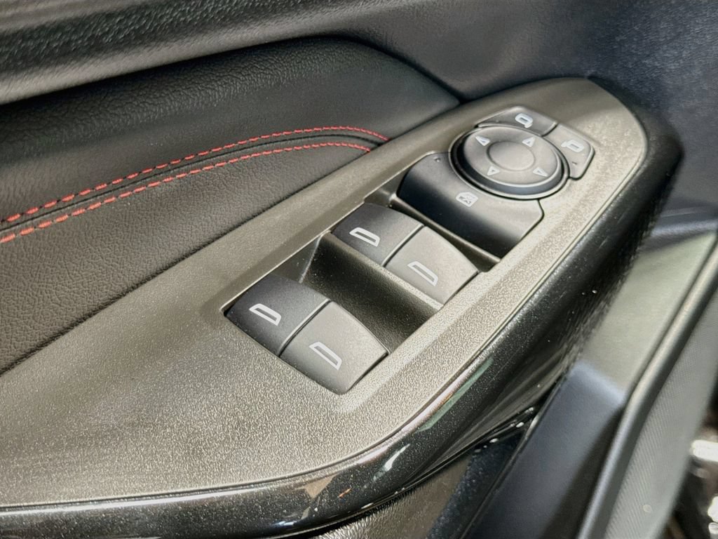 Used 2025 Chevrolet Trax RS w/ Sunroof Package FWD image 17
