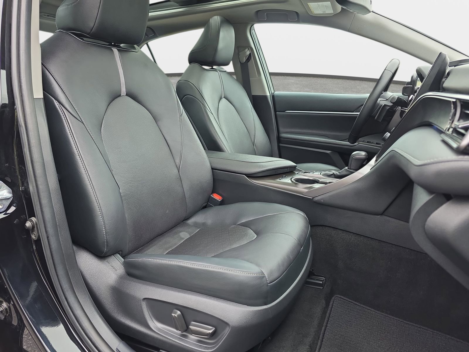 Used 2021 Toyota Camry XSE image 10