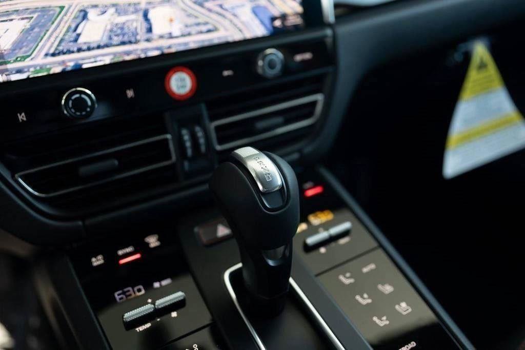 New 2026 Porsche Macan image 67