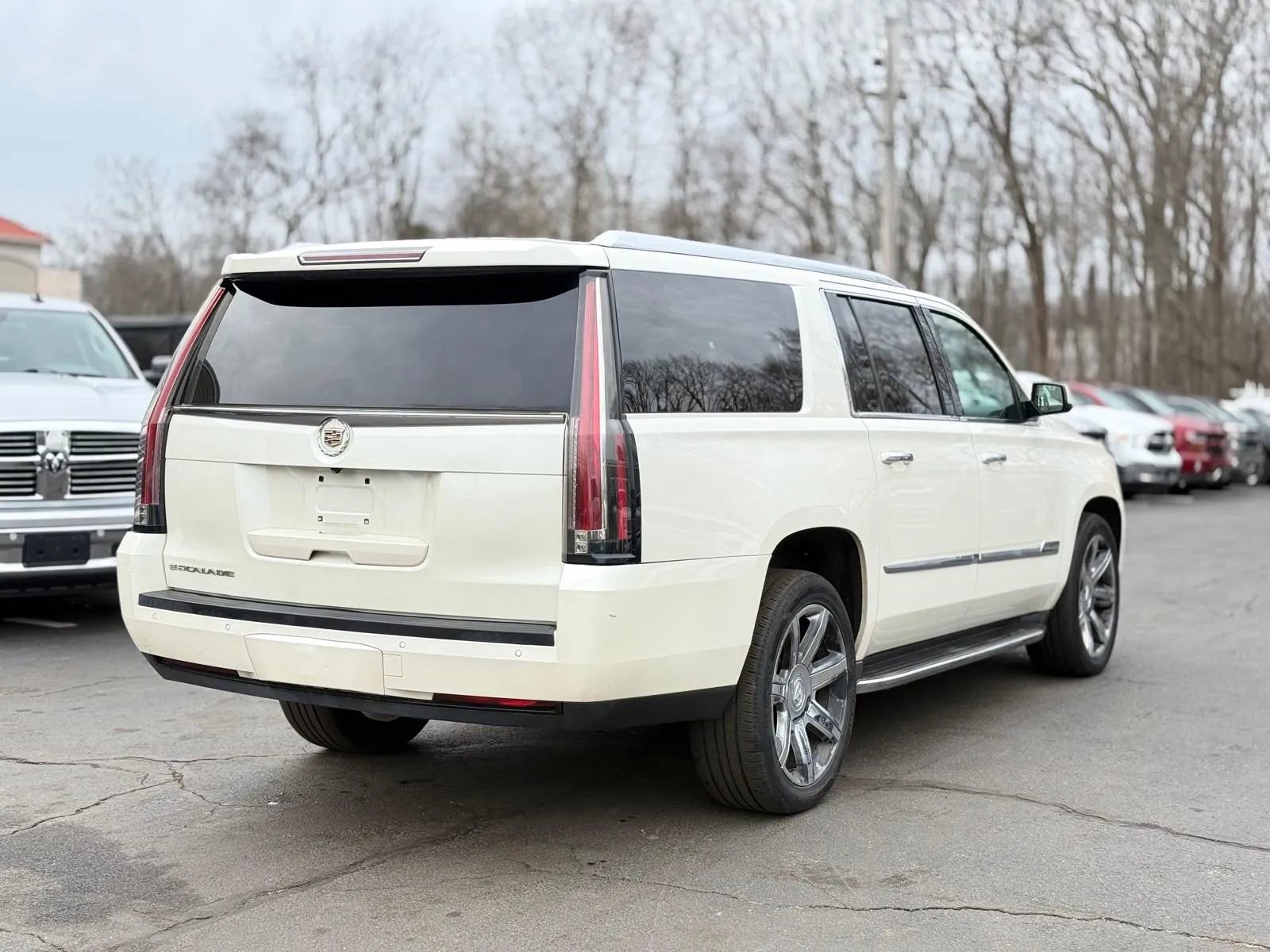 Used 2015 Cadillac Escalade ESV Luxury image 6