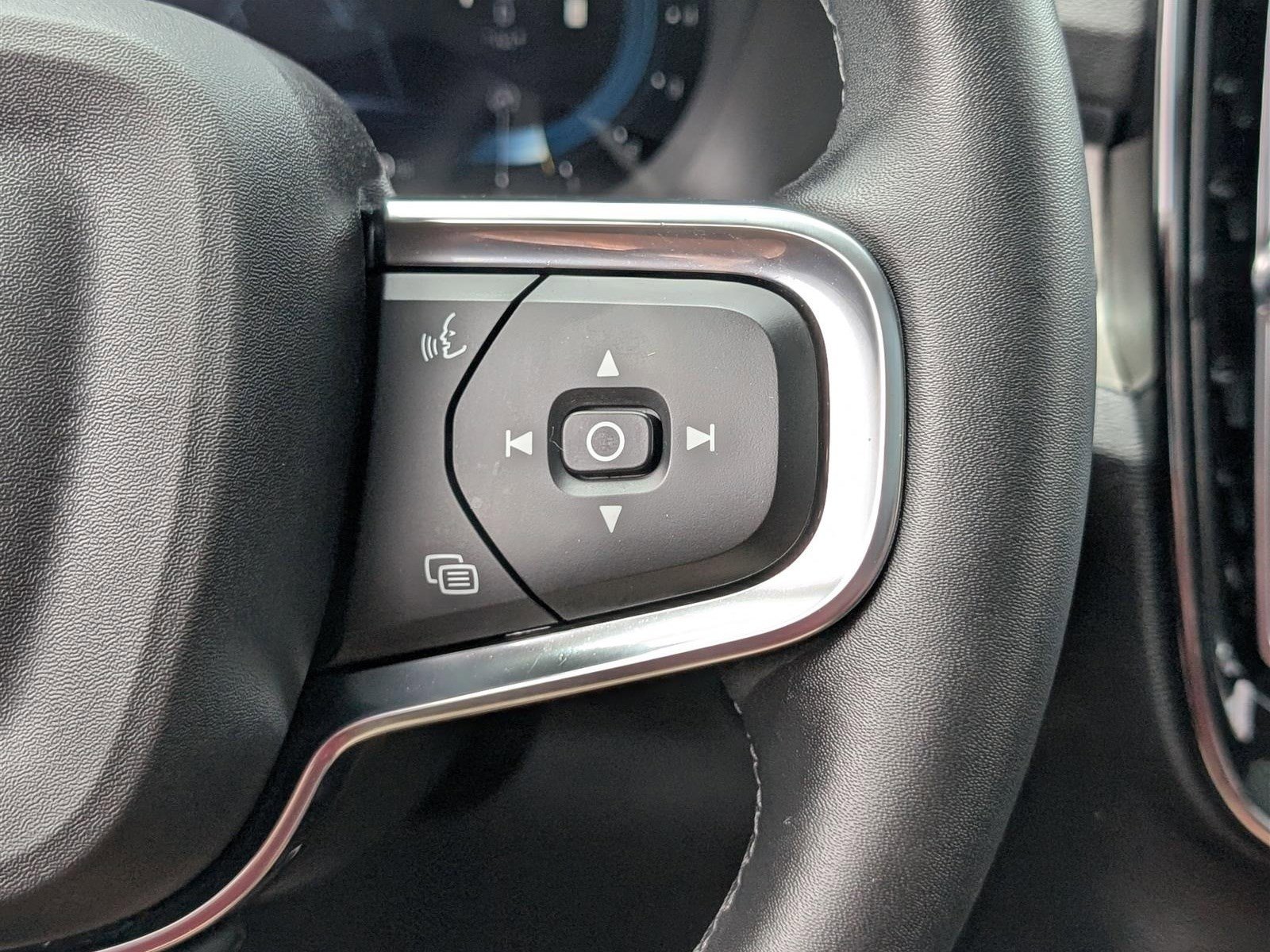 Used 2023 Volvo XC40 B5 Ultimate image 27