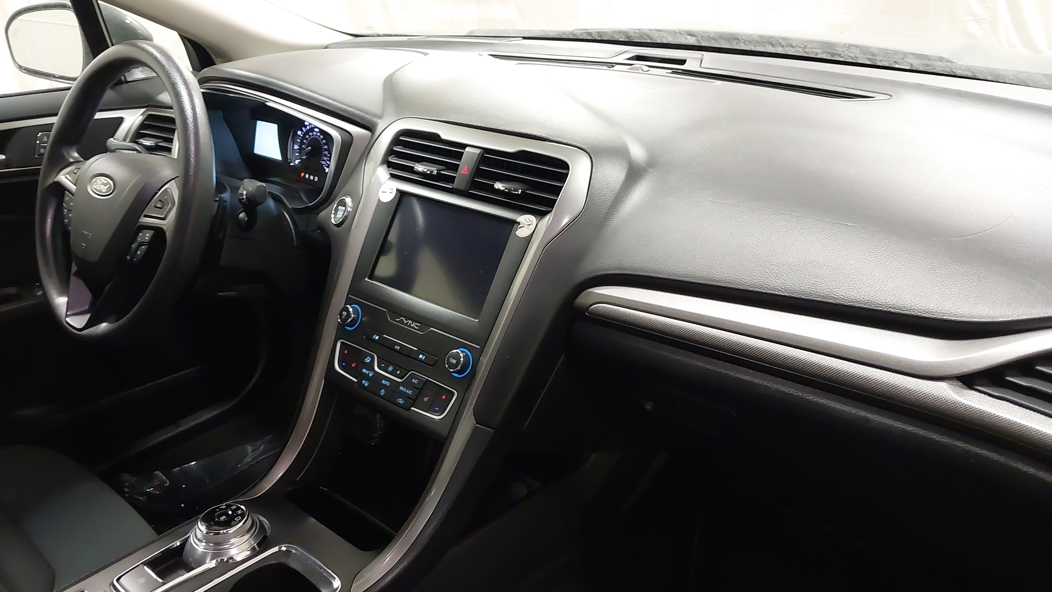 Used 2019 Ford Fusion SE image 29