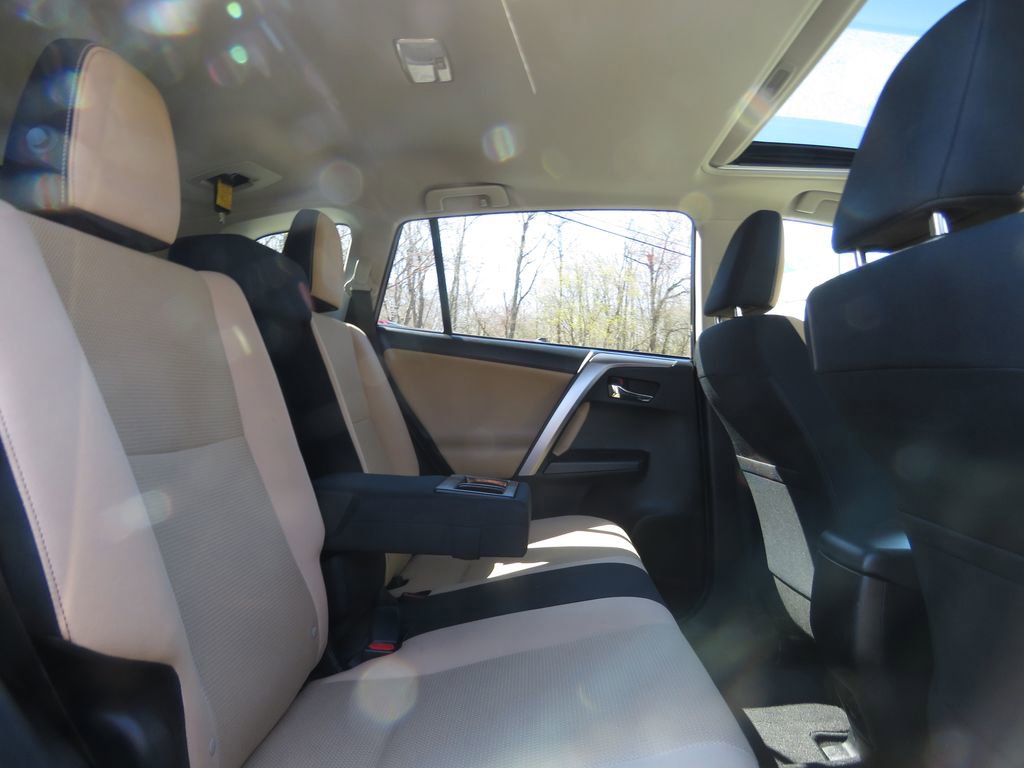 Used 2017 Toyota RAV4 XLE w/ Carpet Mat Package AWD/4WD image 16