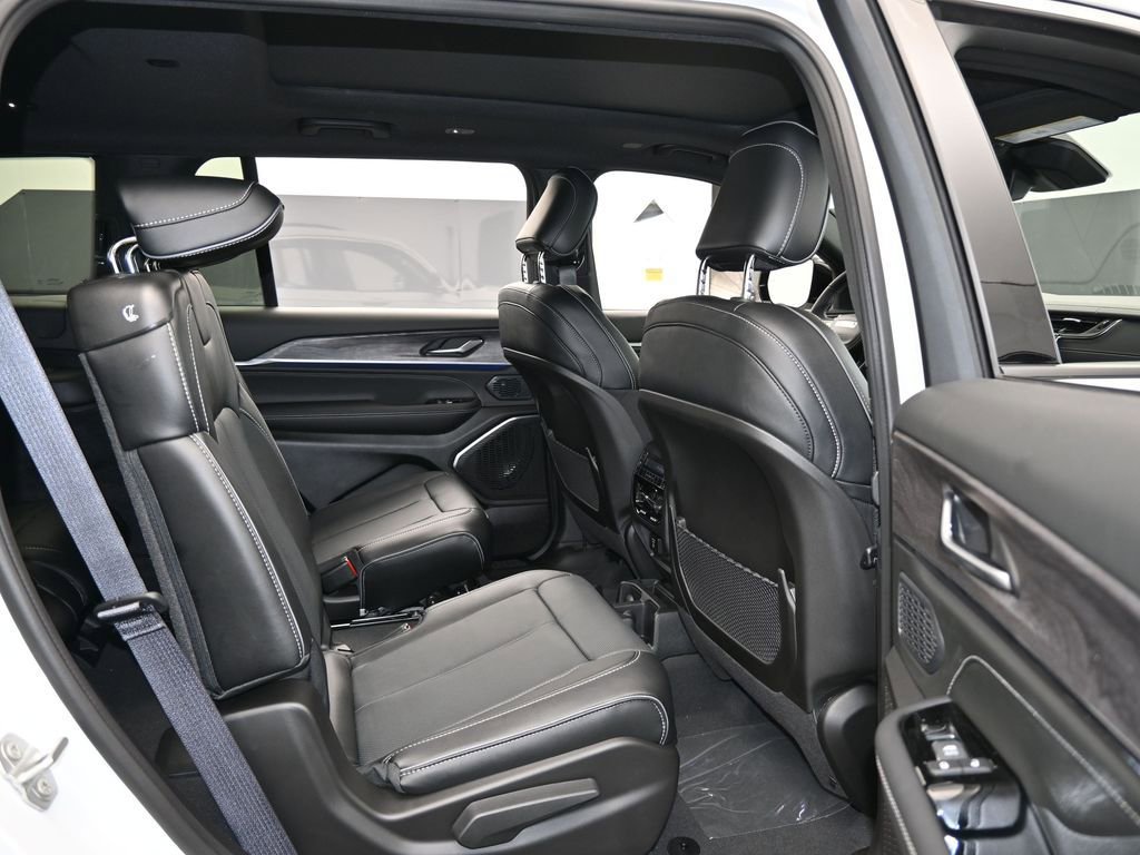Used 2024 Jeep Grand Cherokee L Overland image 32