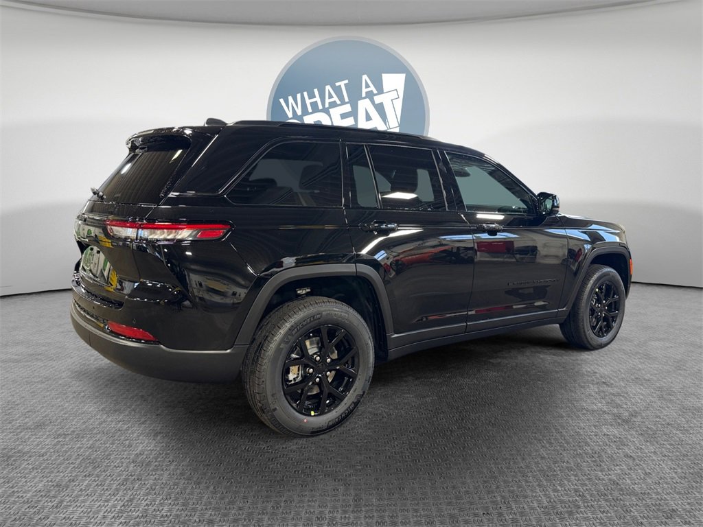 New 2025 Jeep Grand Cherokee Altitude image 3