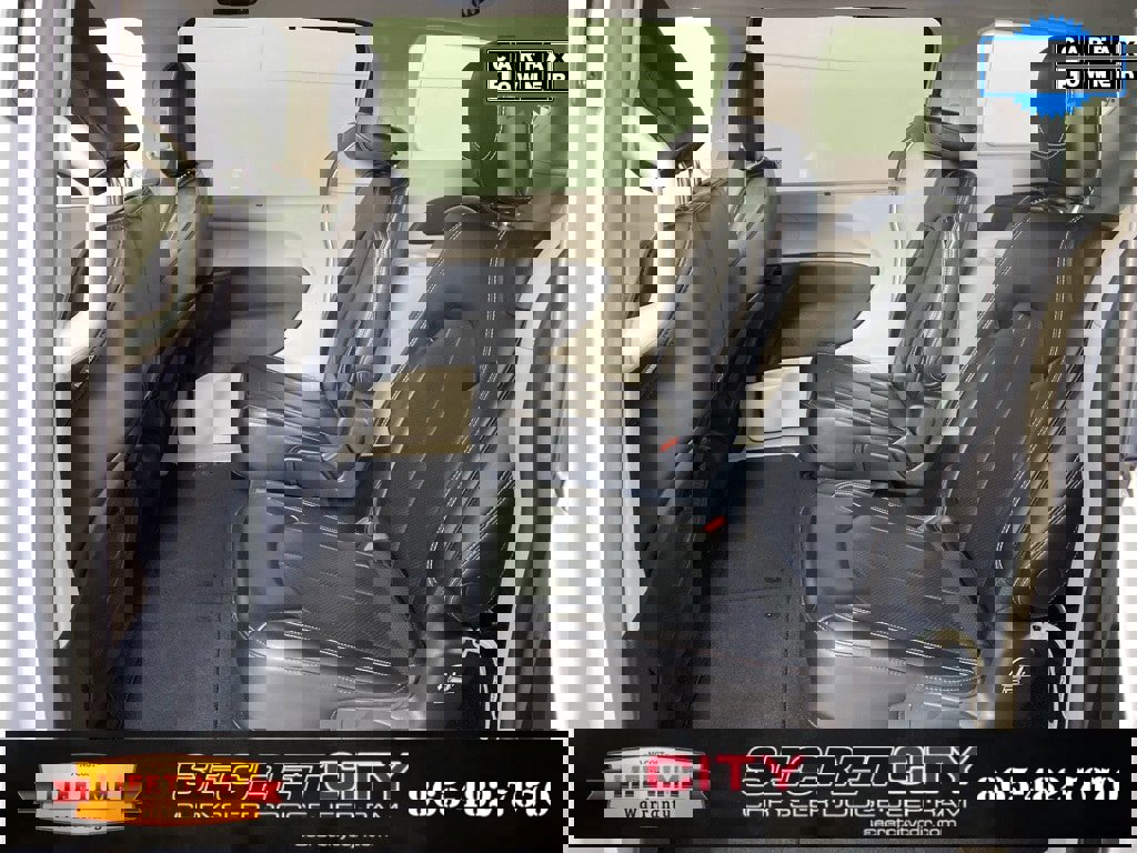 Used 2024 Chrysler Pacifica Touring-L image 28