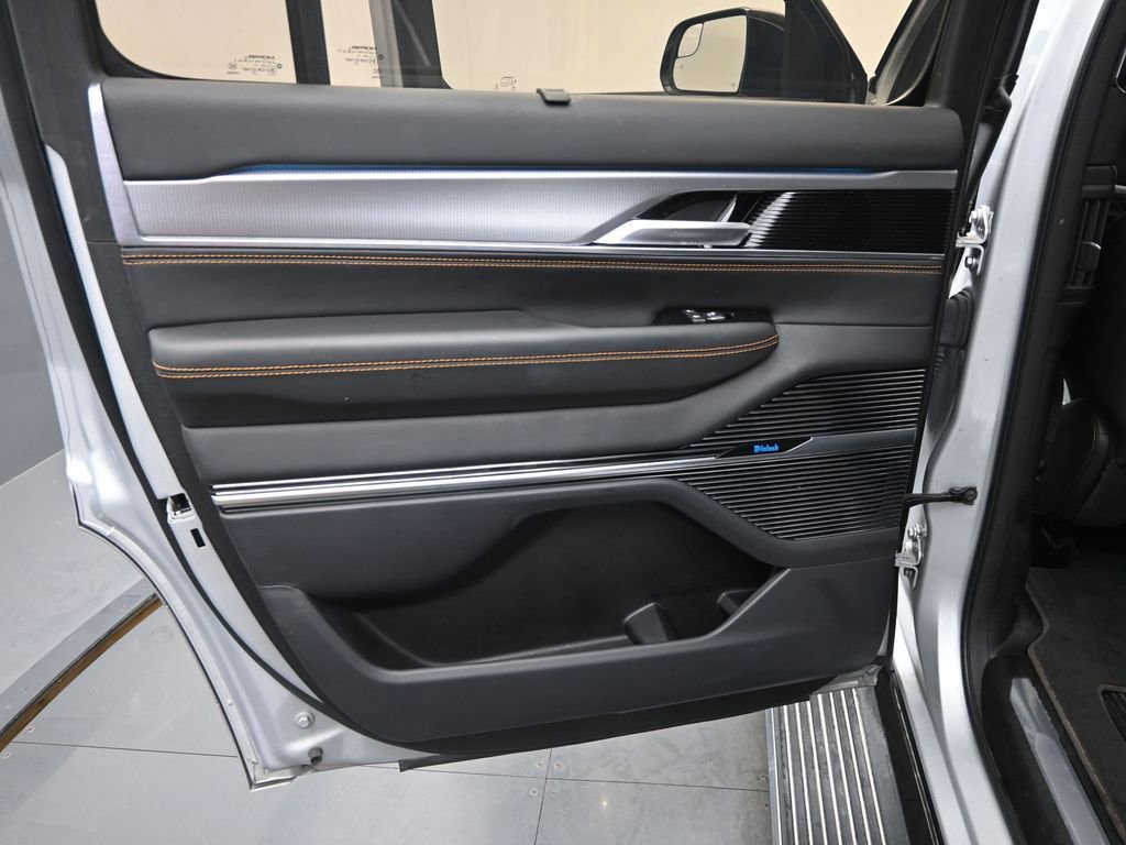 Used 2023 Jeep Grand Wagoneer Series III image 15