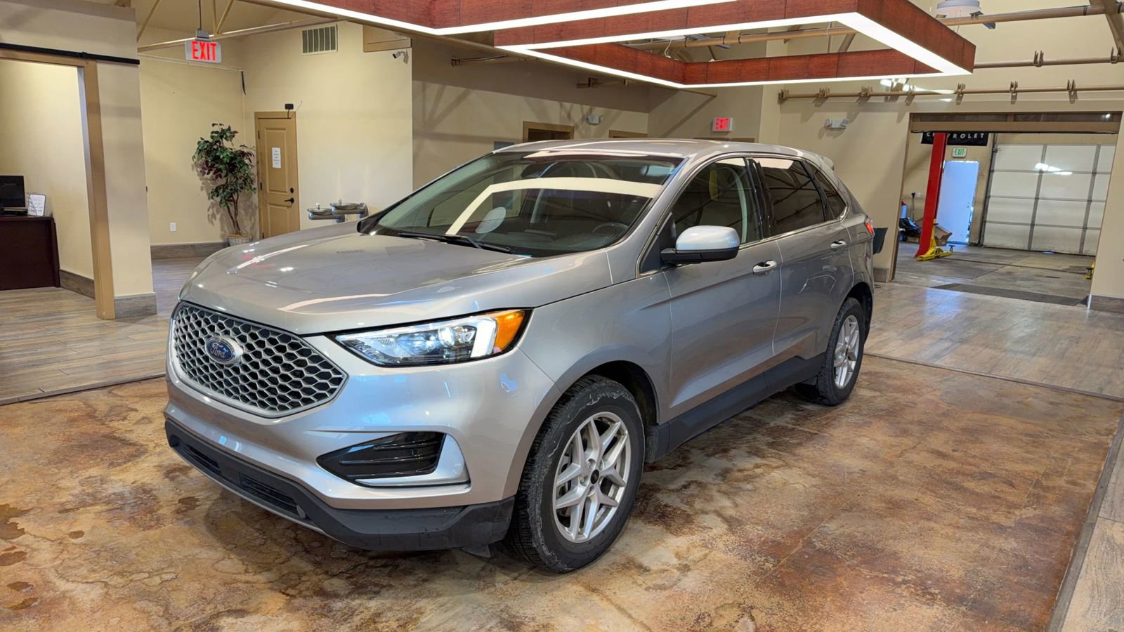 Used 2024 Ford Edge SEL w/ Cold Weather Package image 7