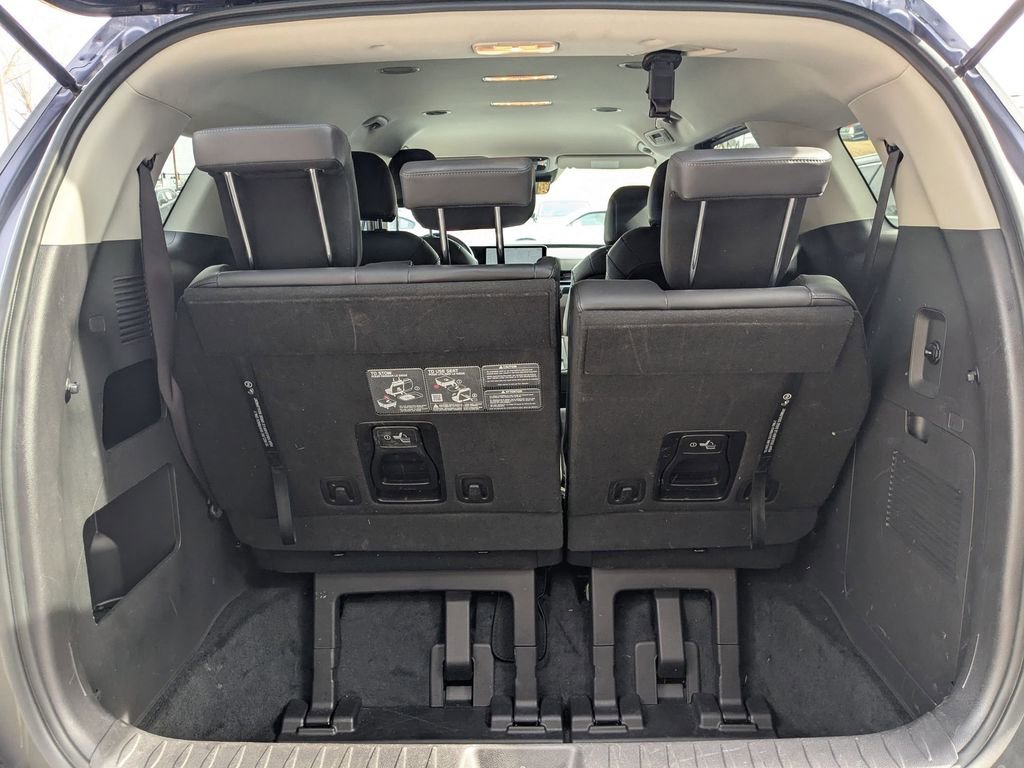 Used 2025 Kia Carnival image 28