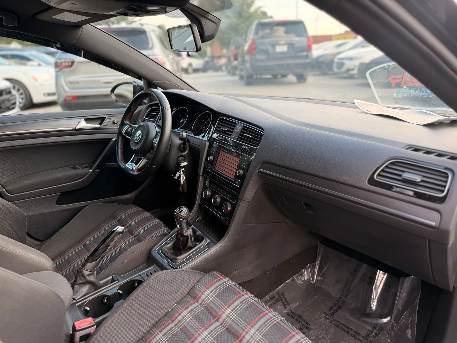 Used 2018 Volkswagen GTI SE FWD image 24
