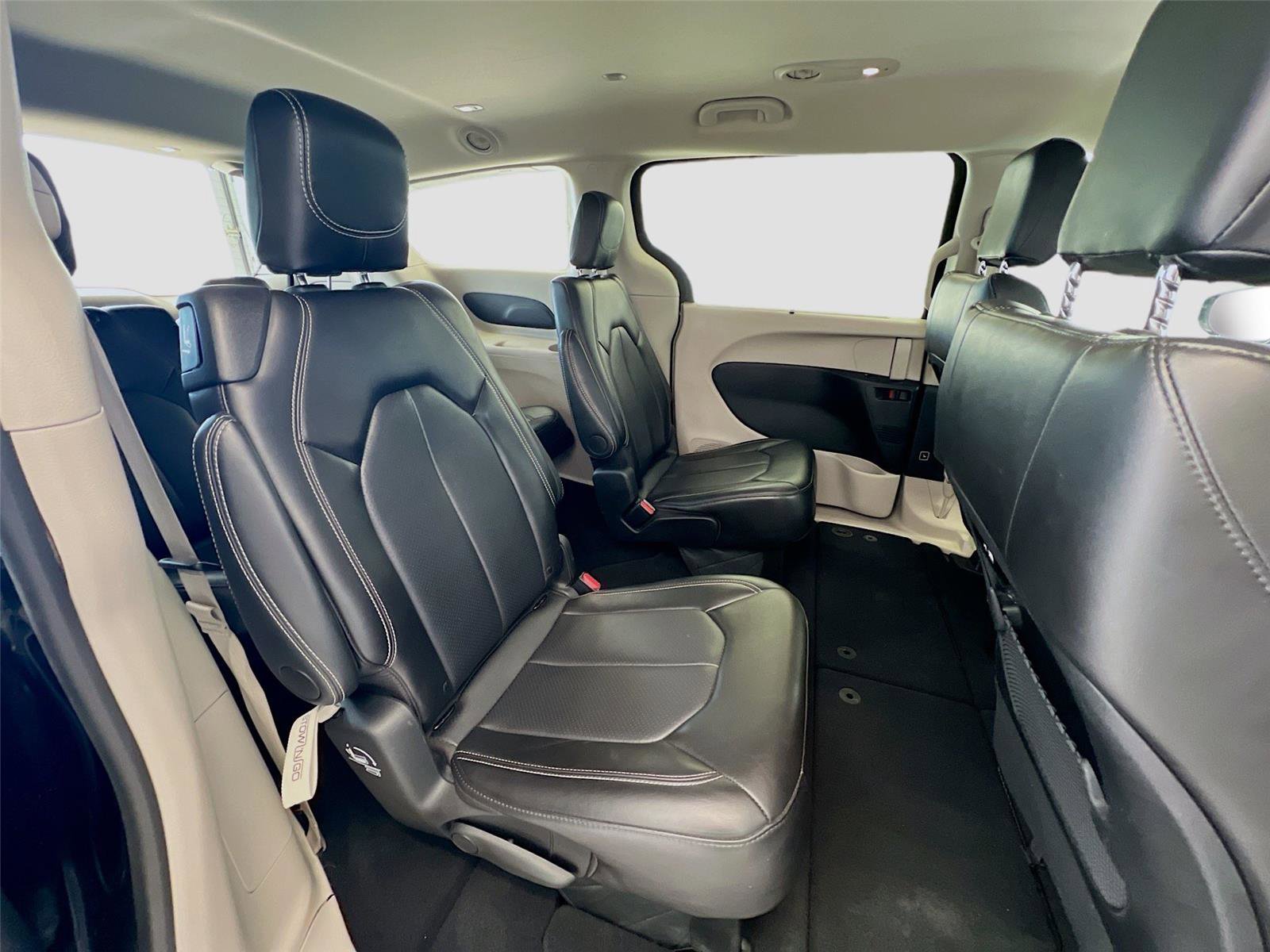 Used 2024 Chrysler Pacifica Touring-L FWD image 26