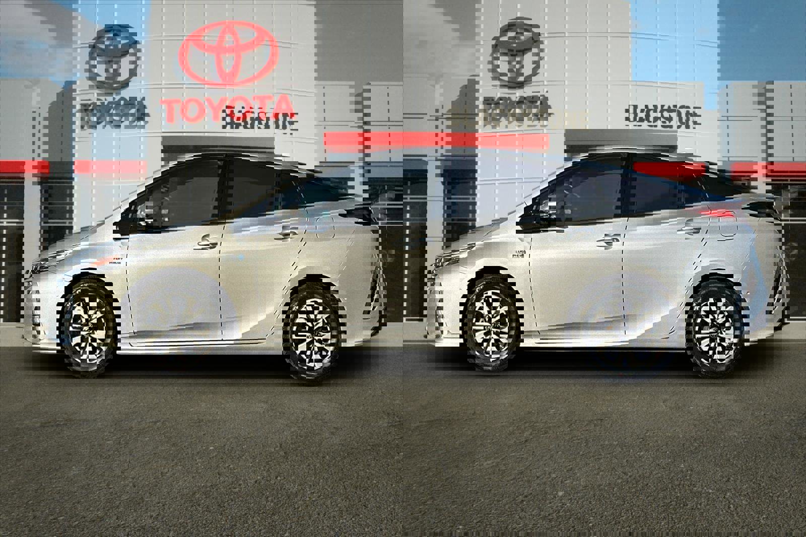 Certified 2019 Toyota Prius Prime Advanced w/ Preferred Accessory Package image 6