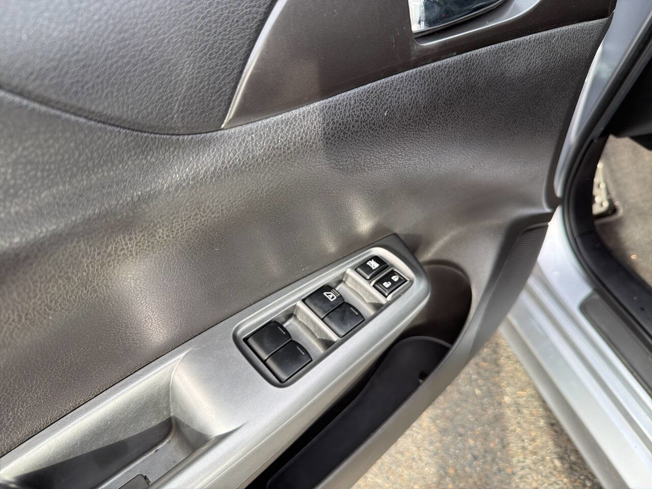 Used 2011 Subaru Impreza WRX Premium image 37