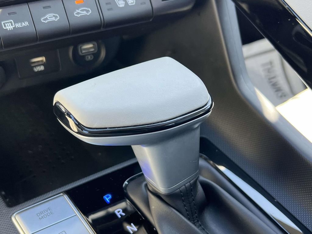 Certified 2023 Hyundai Elantra Limited FWD image 33