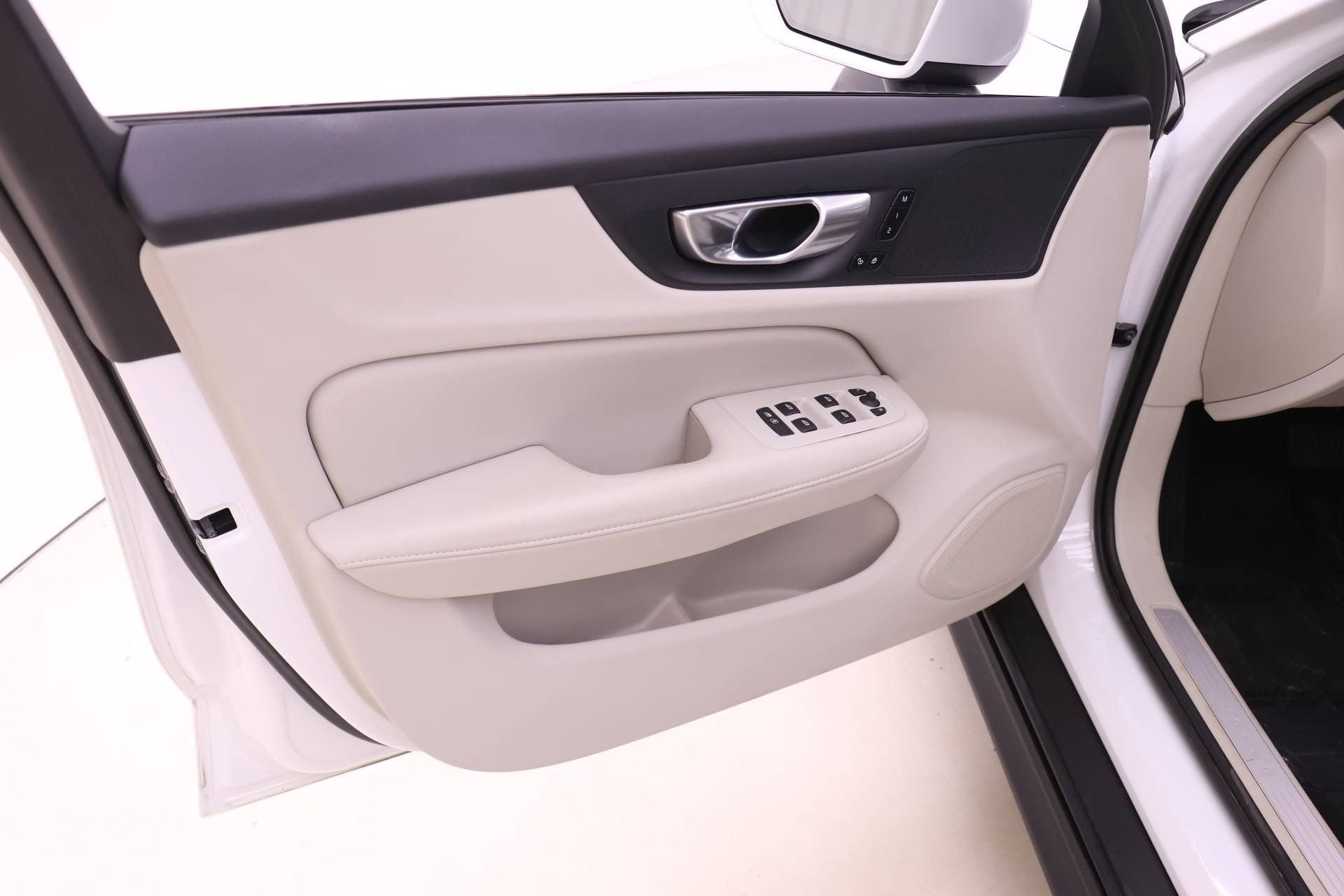 Certified 2023 Volvo V60 B5 Cross Country Plus w/ Climate Package image 12