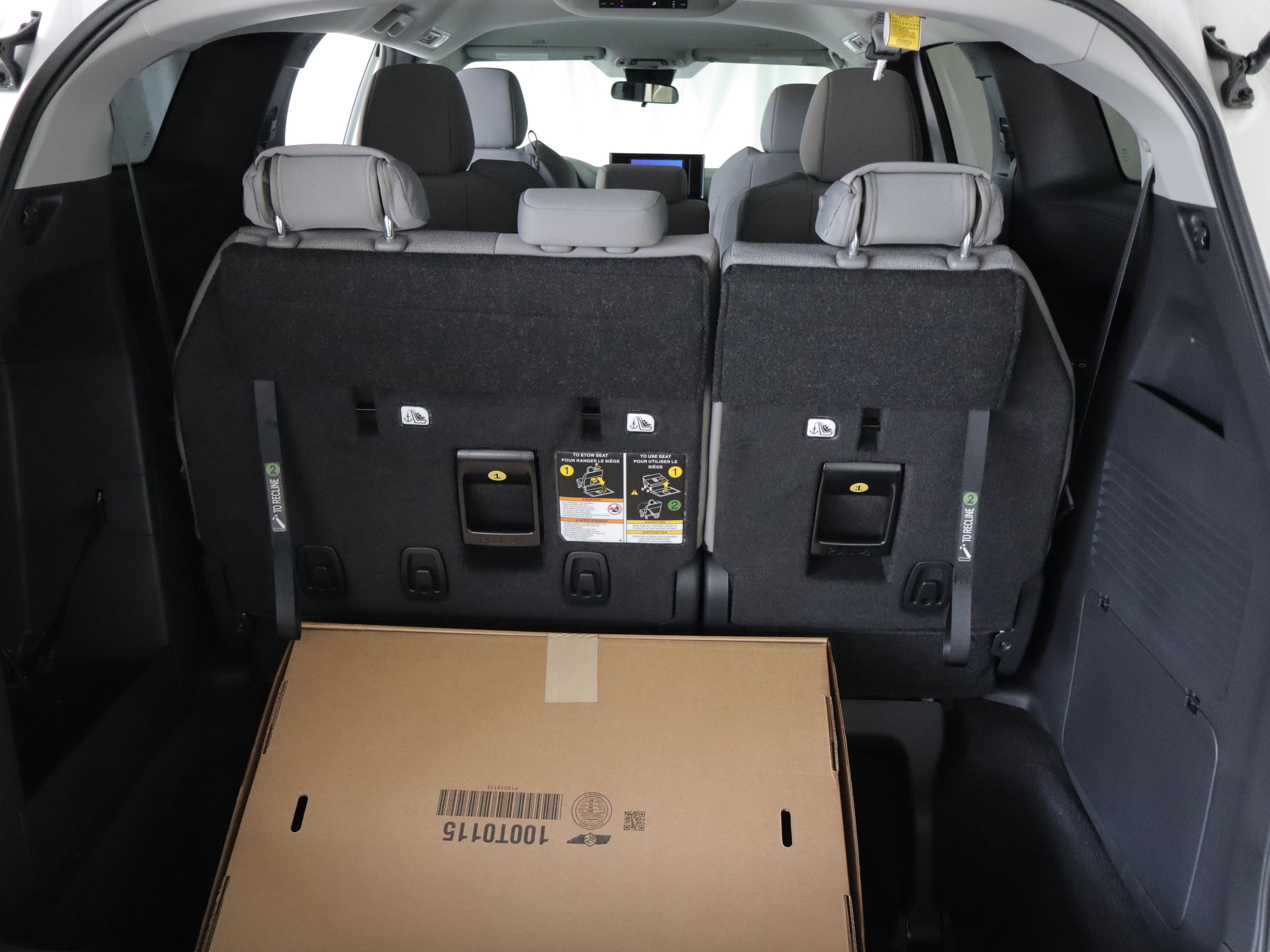 Used 2025 Toyota Sienna LE image 19