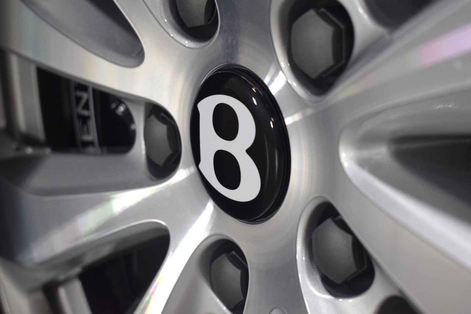 New 2026 Bentley Flying Spur Azure image 17