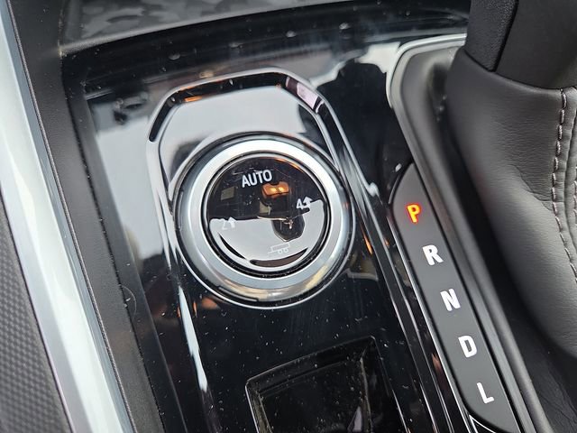 Used 2025 Chevrolet Colorado W/T w/ WT Custom Package image 27