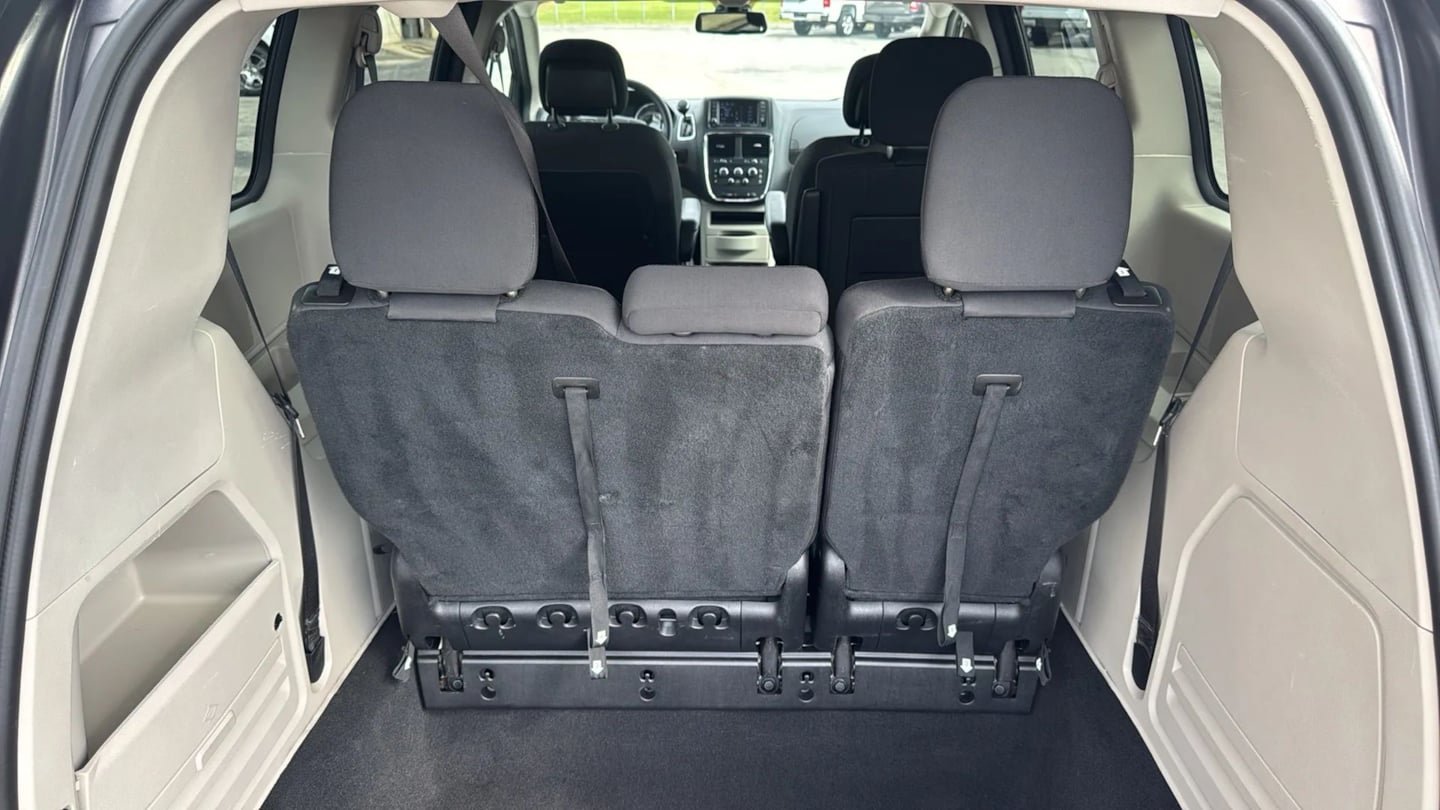 Used 2019 Dodge Grand Caravan SE w/ UConnect Hands-Free Group FWD image 24