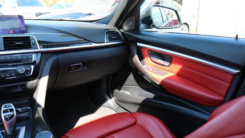 Used 2018 BMW 330i 330i Sedan w/ Premium Package image 19