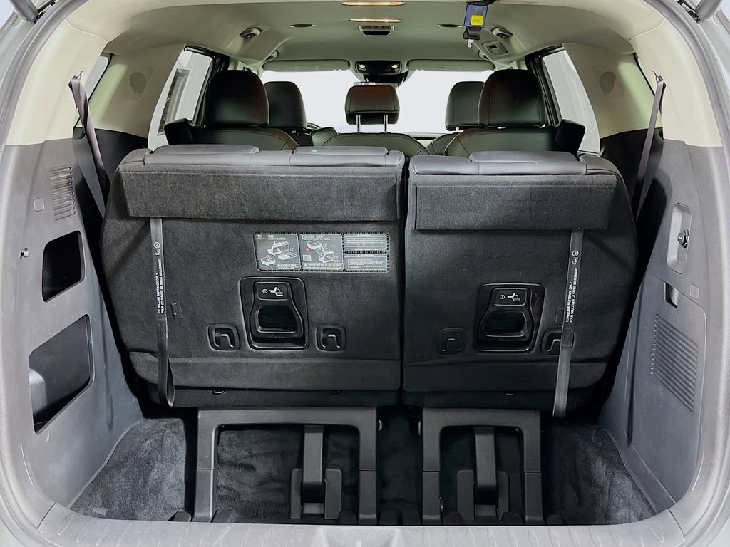 Used 2024 Kia Carnival EX FWD image 10