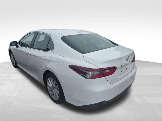 Used 2024 Toyota Camry LE image 3