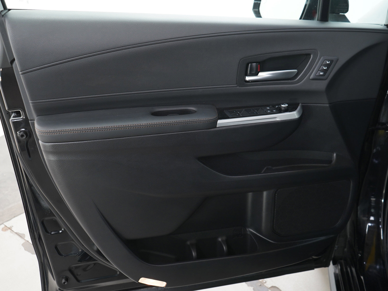 Used 2025 Toyota Sienna Limited image 23