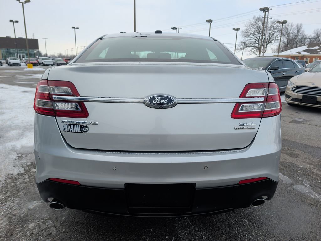 Used 2018 Ford Taurus SEL image 6