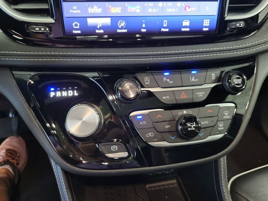 Used 2025 Chrysler Pacifica Limited image 63