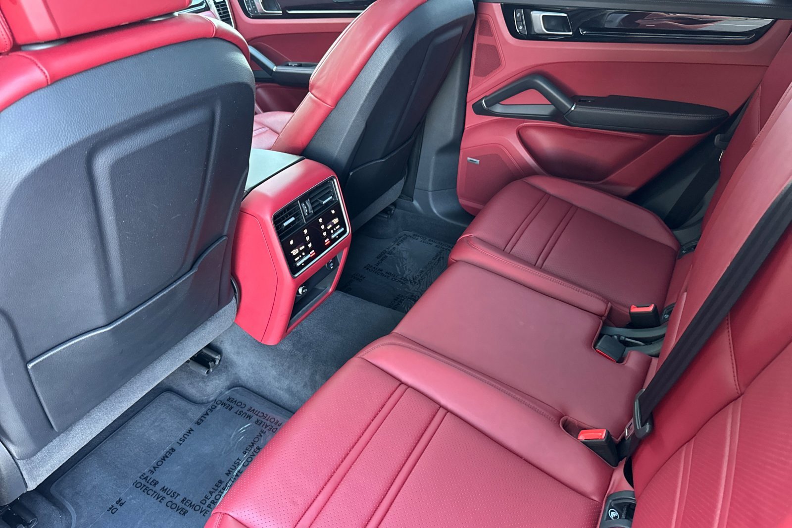 Used 2022 Porsche Cayenne S image 11