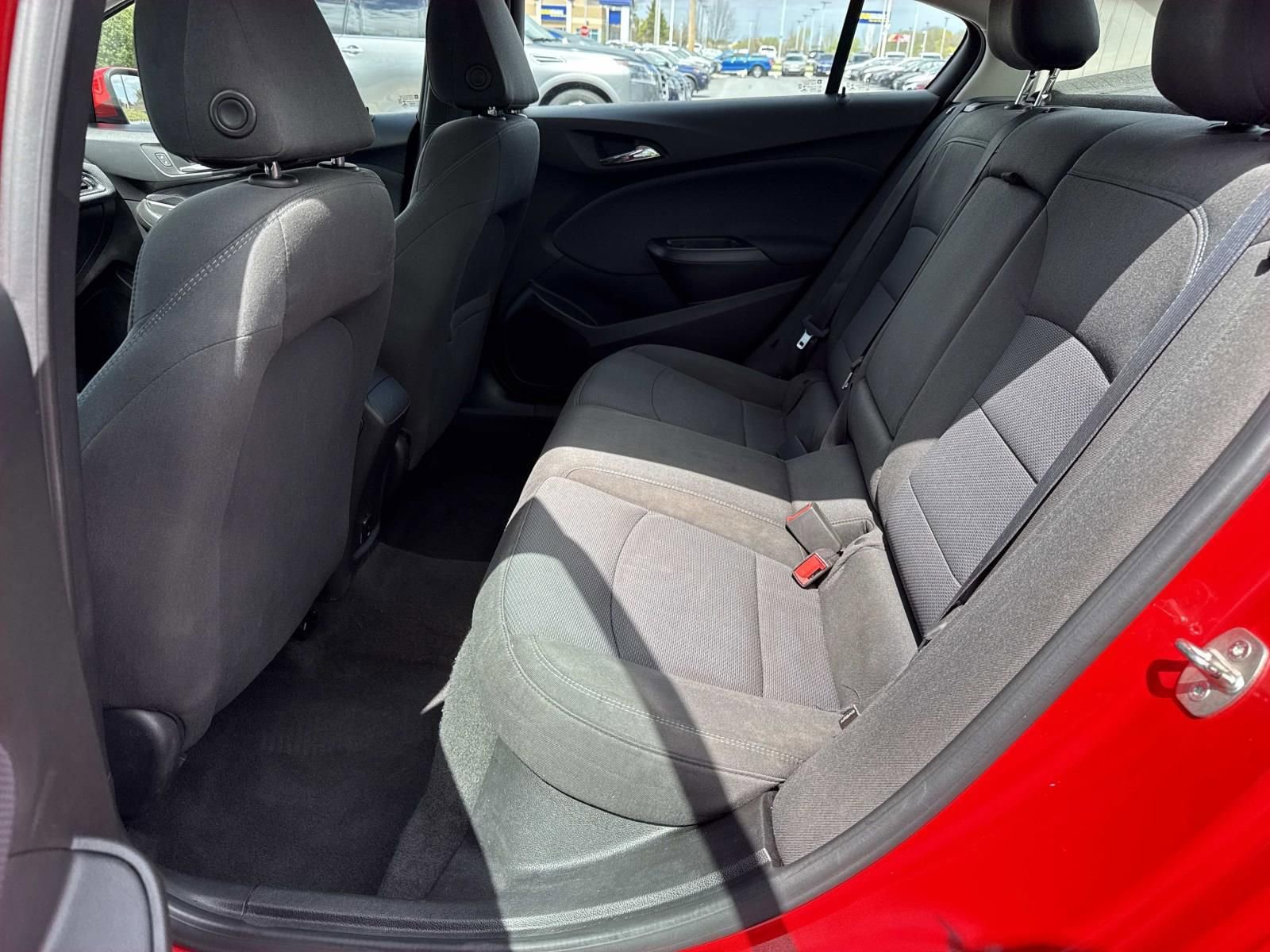 Used 2018 Chevrolet Cruze LT w/ Convenience Package image 28