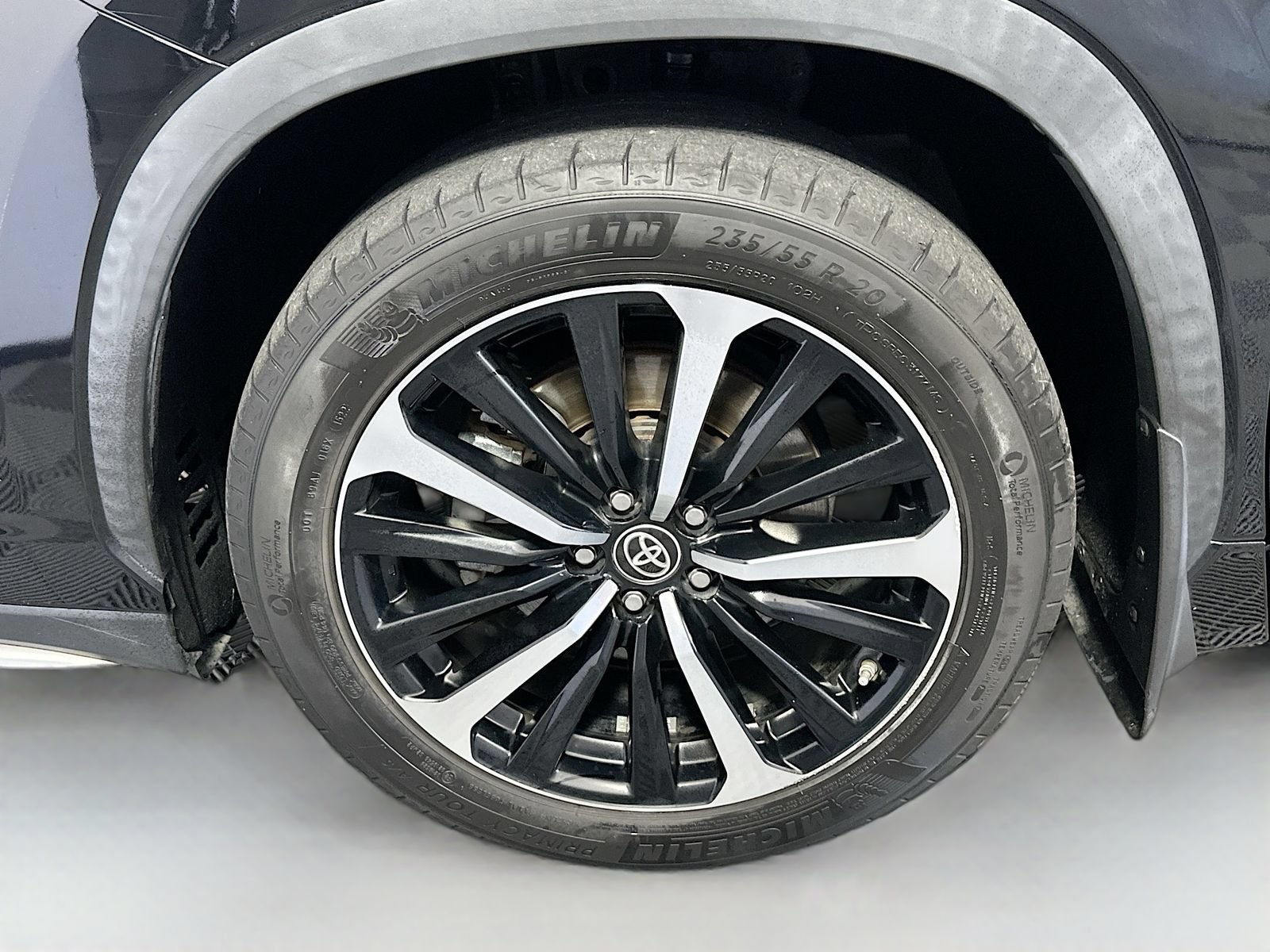 Used 2021 Toyota Highlander XSE FWD image 31