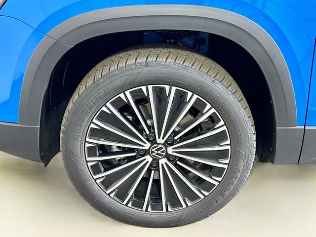 New 2025 Volkswagen Taos SE image 18