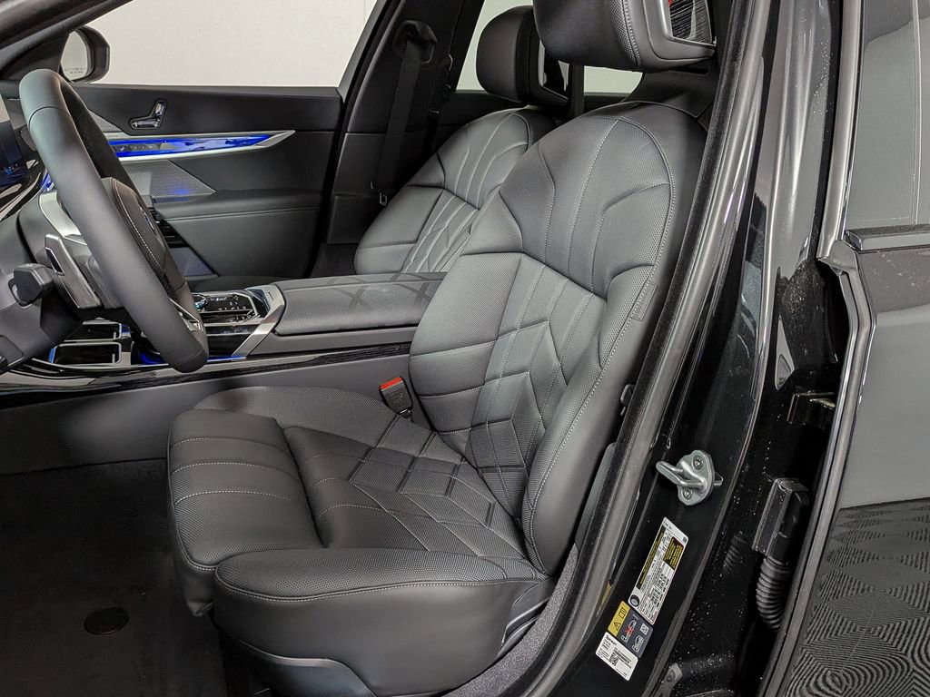 New 2026 BMW 750e xDrive w/ Premium Package AWD/4WD image 16