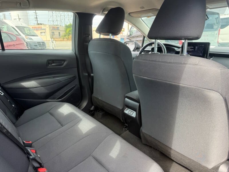 Used 2025 Toyota Corolla LE FWD image 10