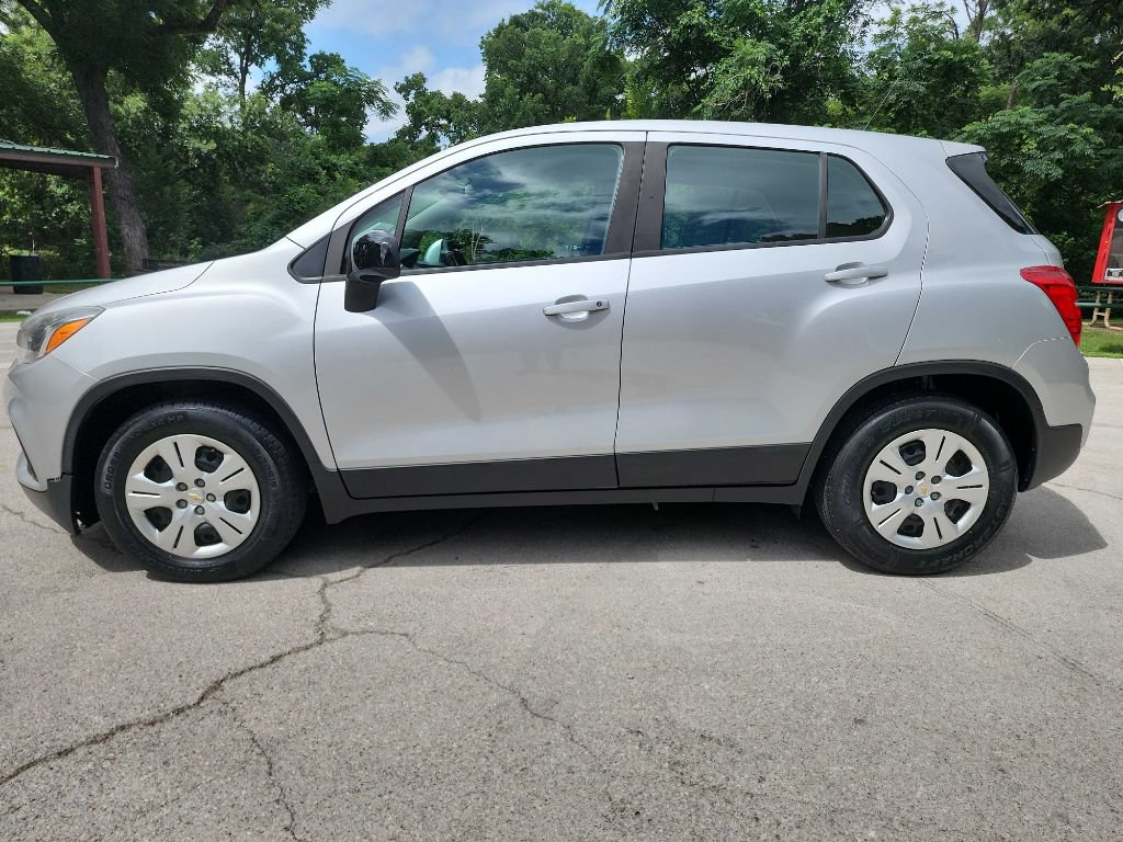 Used 2017 Chevrolet Trax LS FWD image 4