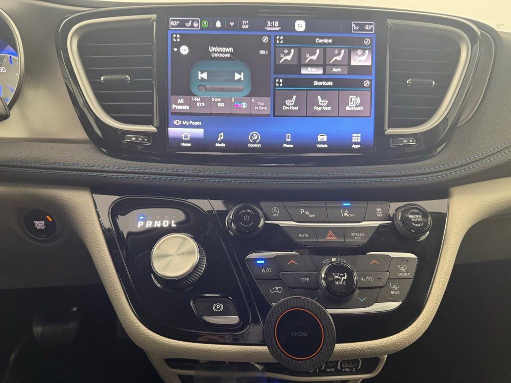 Used 2021 Chrysler Pacifica Touring-L w/ Uconnect Theater Family Group AWD/4WD image 19