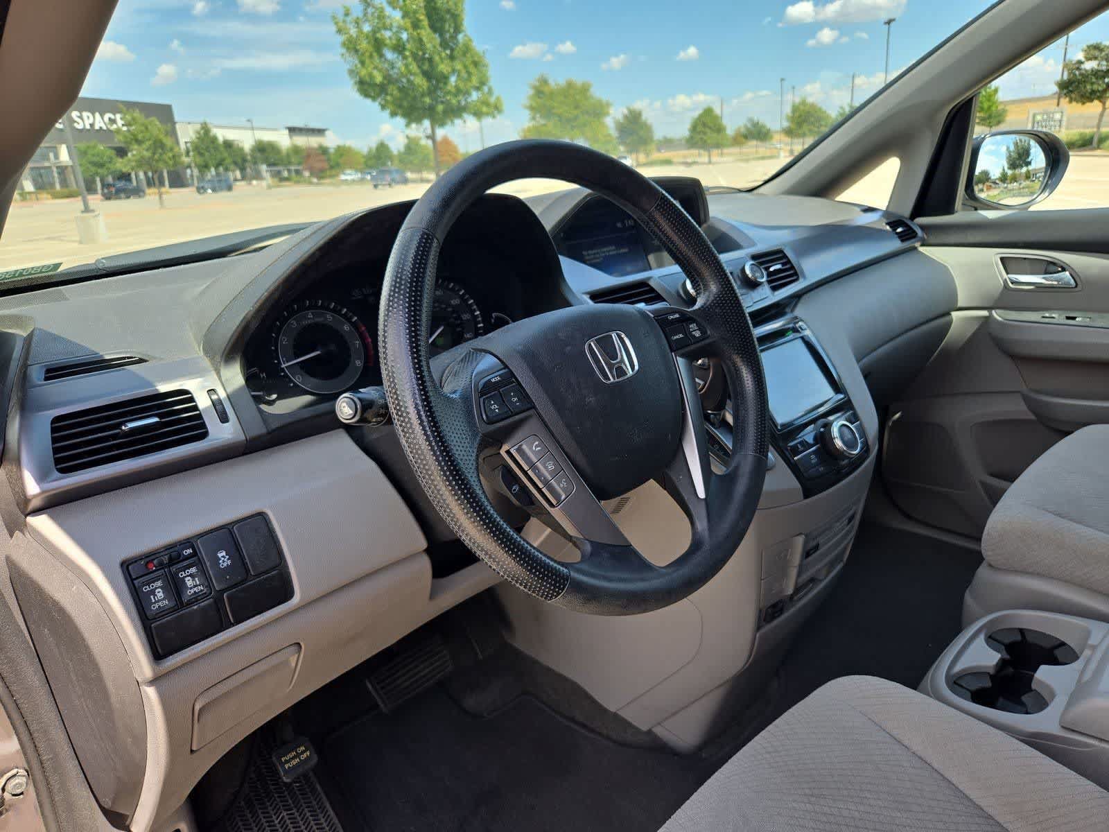 Used 2016 Honda Odyssey SE image 2