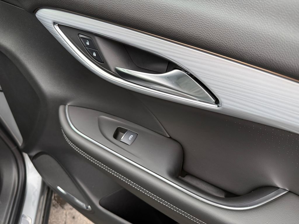 Used 2024 Buick Envision Avenir image 22