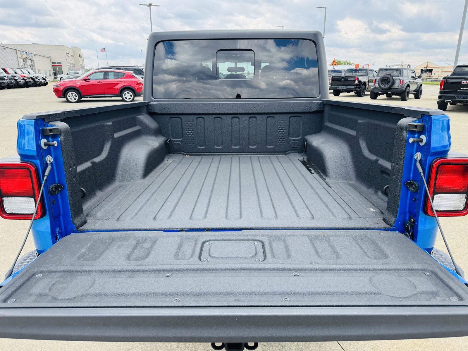 Used 2021 Jeep Gladiator Sport AWD/4WD image 22
