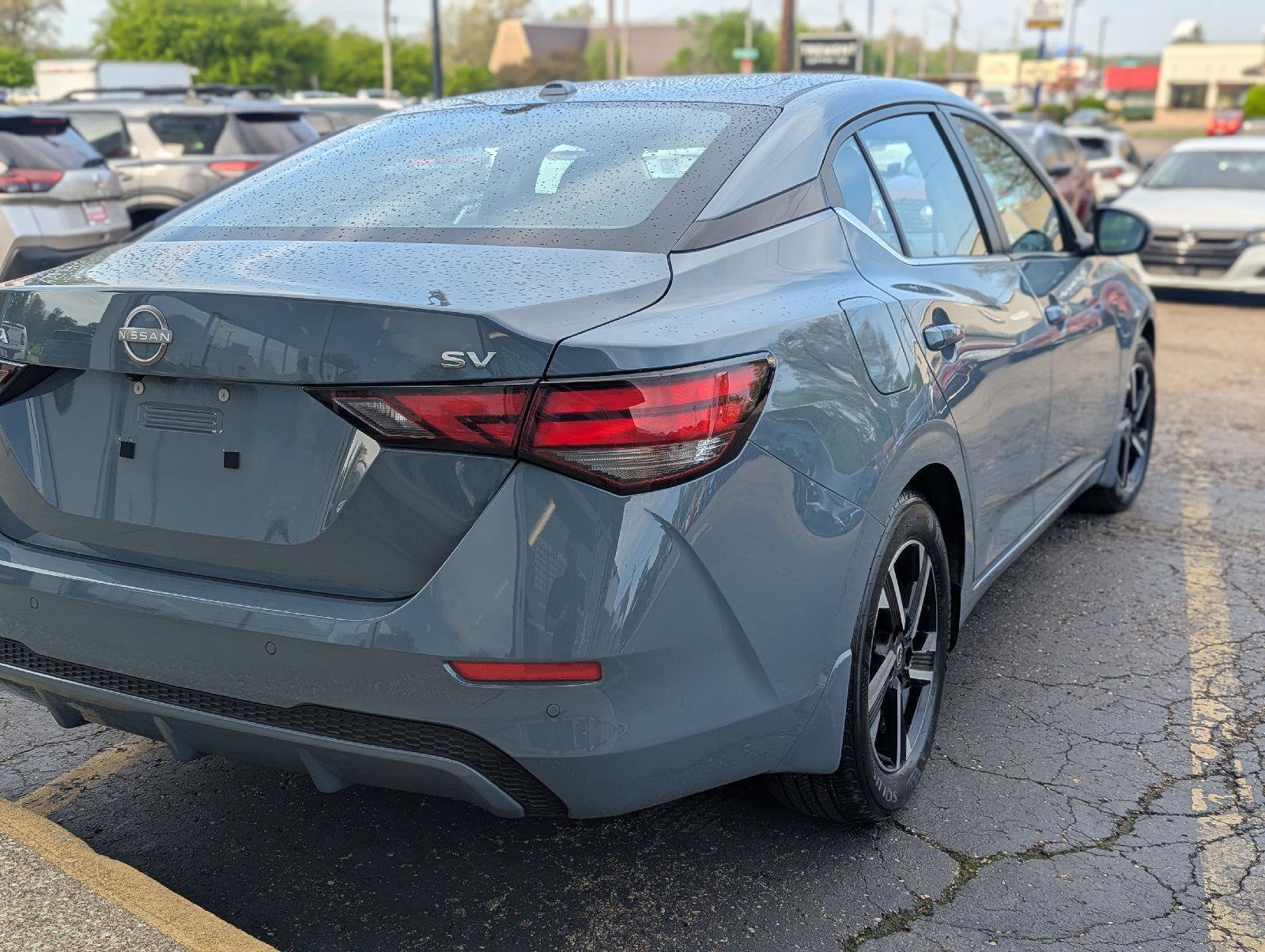 Used 2024 Nissan Sentra SV FWD image 7