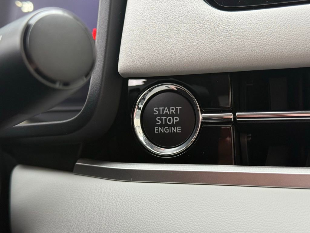 New 2026 Mitsubishi Outlander SE image 12