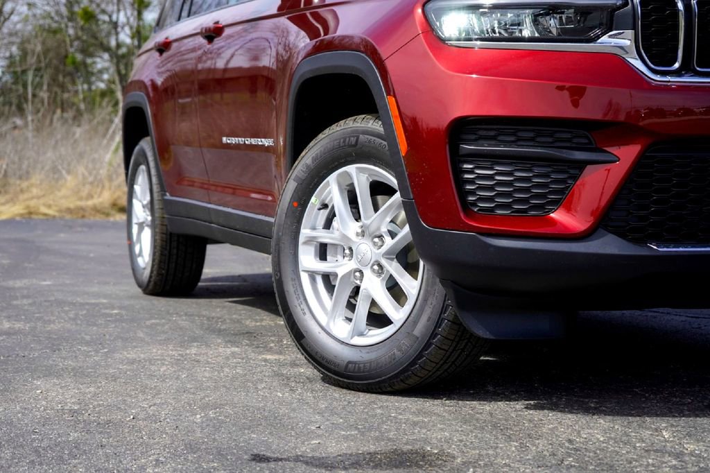 New 2026 Jeep Grand Cherokee Laredo RWD image 3