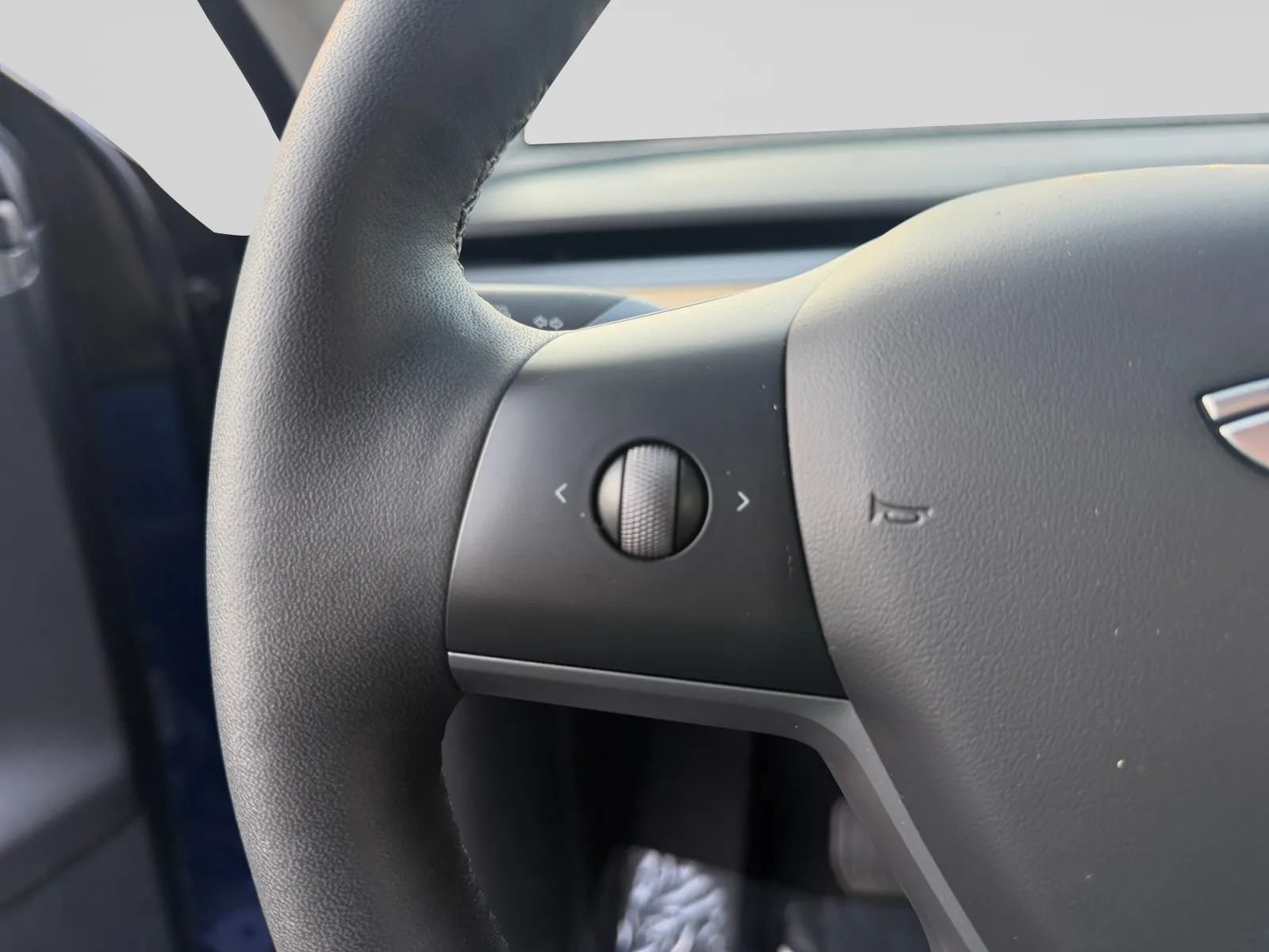 Used 2023 Tesla Model Y Long Range AWD/4WD image 22
