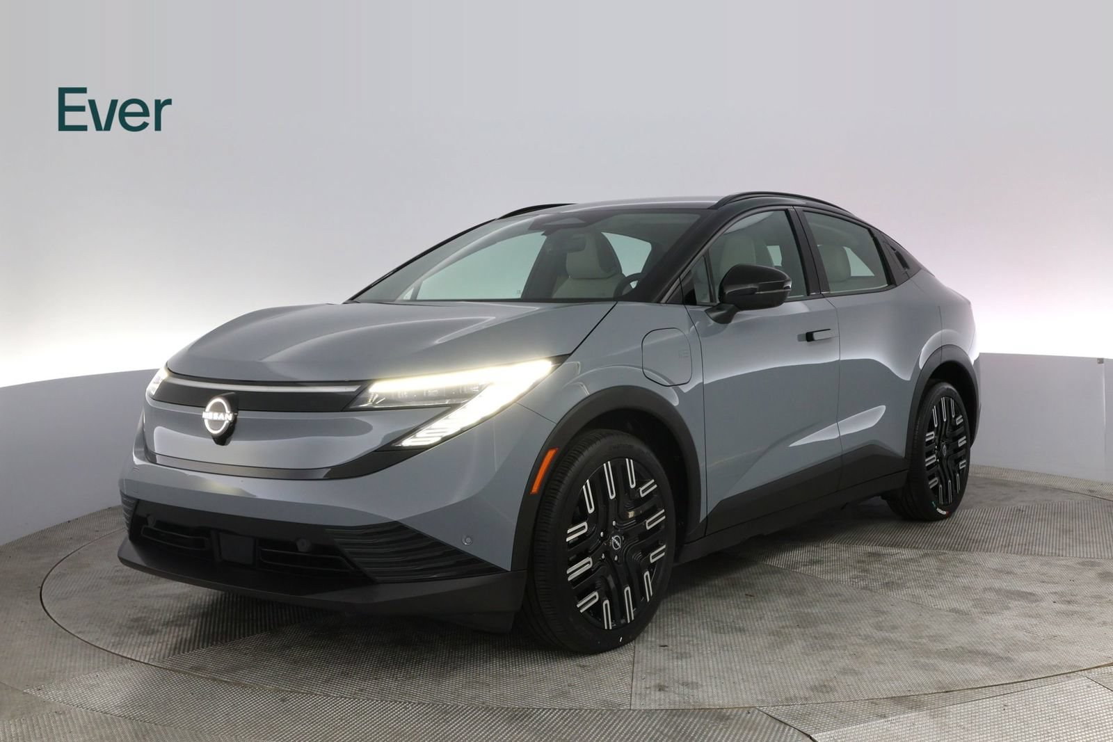Used 2026 Nissan Leaf Platinum+ w/ Floor Mat Package (Platinum+) FWD image 2