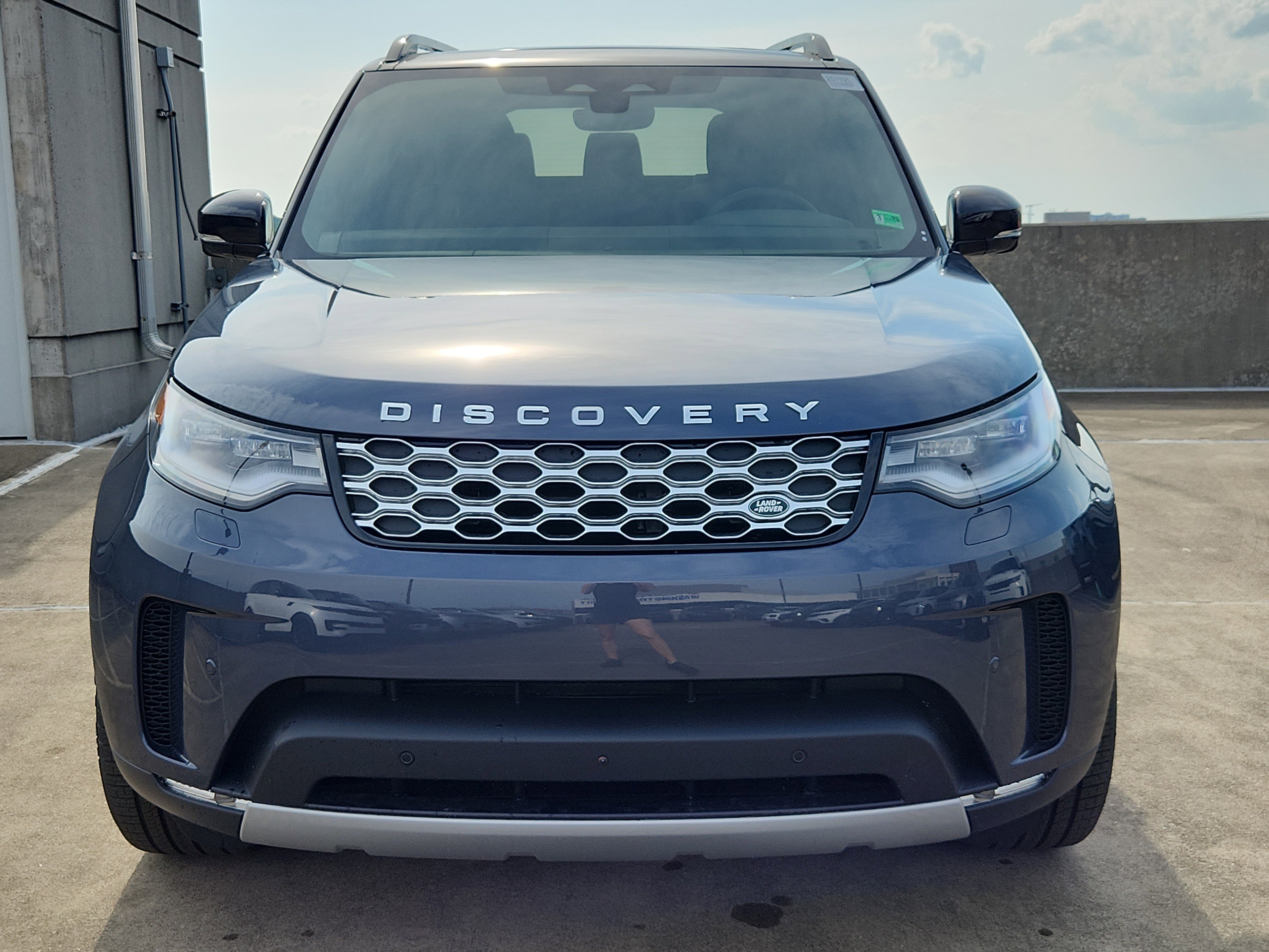 Certified 2025 Land Rover Discovery S image 8